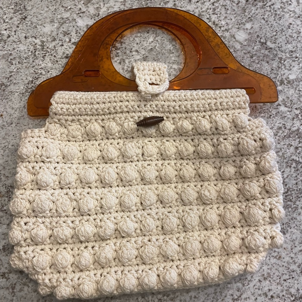 Vintage 60s Ivory Crochet Puff Stitch Handbag with Brown Lucite Handles - Picture 5 of 8